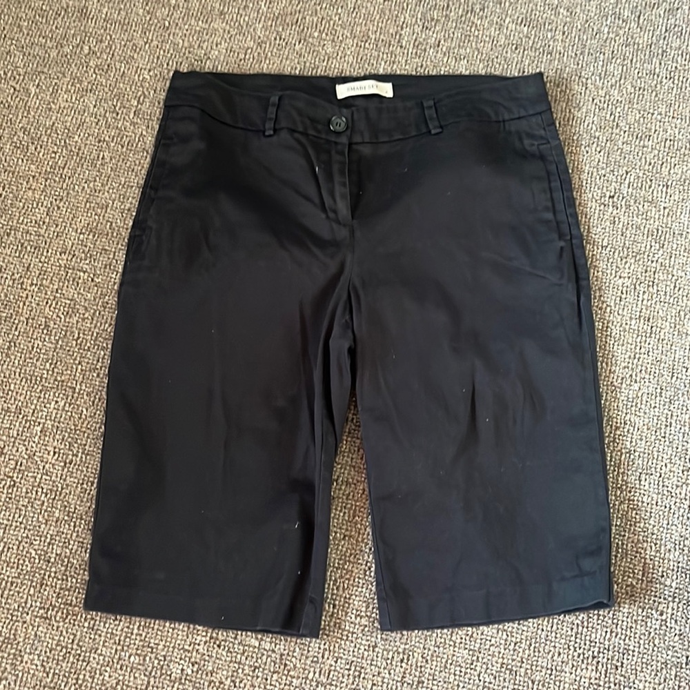 Vintage Low Rise Black Bermuda shorts